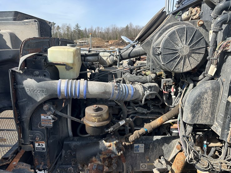 2015-peterbilt-337-image-39