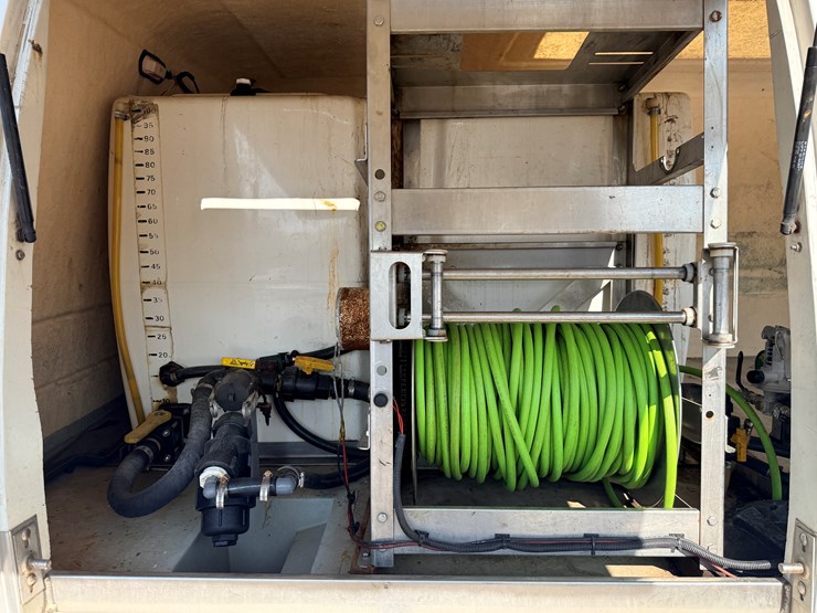 2002-isuzu-npr-image-23