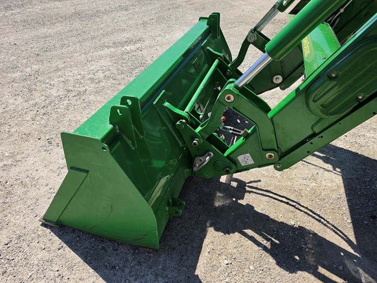 2021-john-deere-6140m-image-24