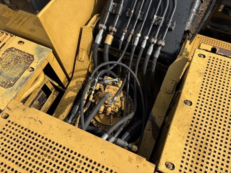 caterpillar-330c-image-37