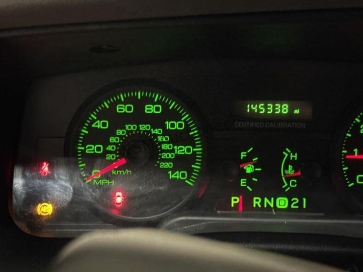 2009-ford-crown-victoria-sdn-image-19