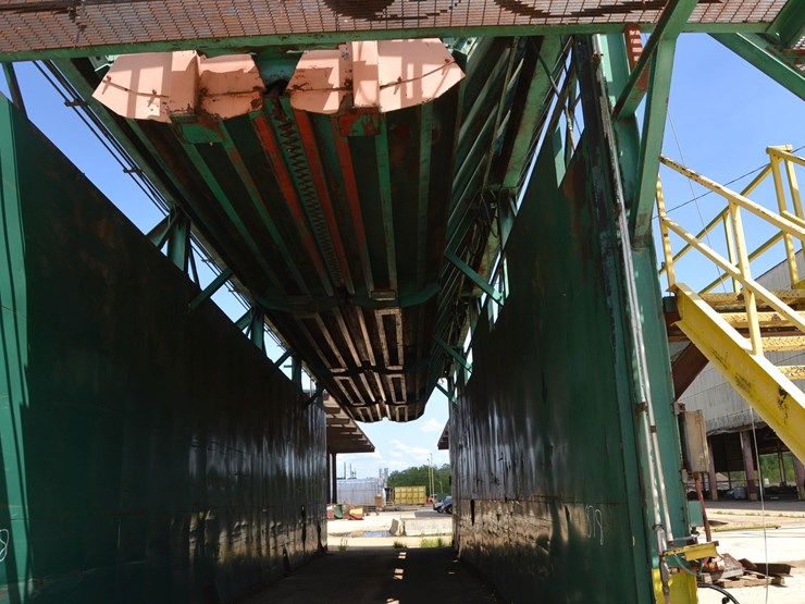 approx-120-unit-4-section-chip-bin-w/-15hp-hydralic-power-pack-w/-steps-&-catwalk-image-5