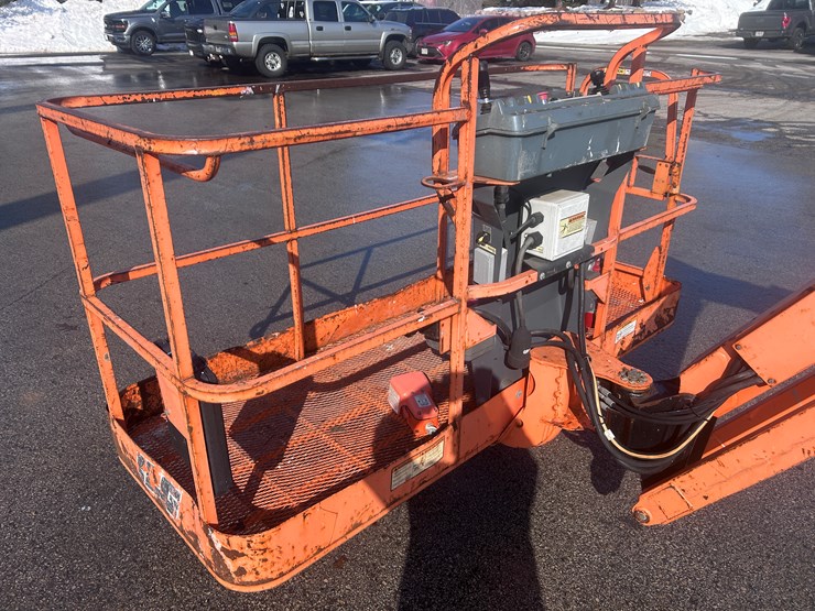 2011-jlg-660sj-image-34