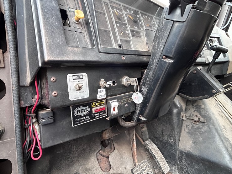 1992-international-4900-image-42