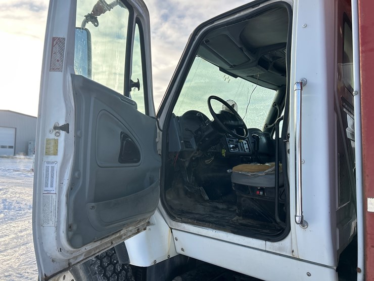 2005-international-7600-image-57