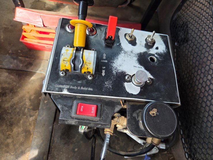 2005-massey-ferguson-8-image-64