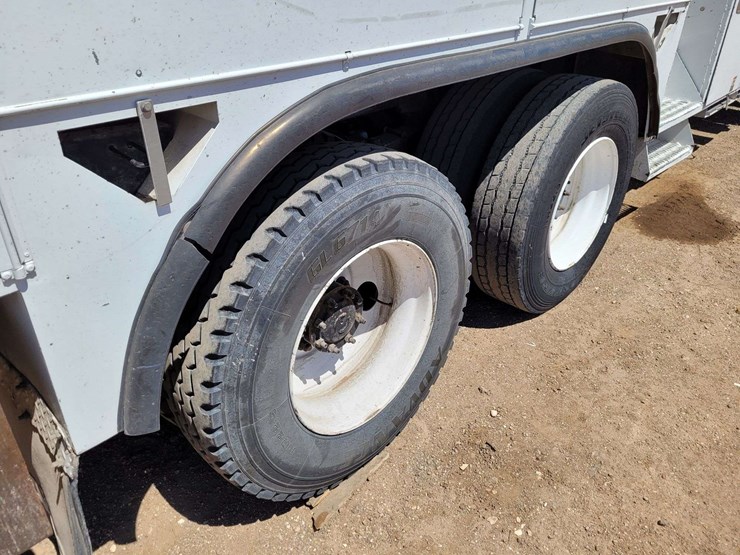 2012-international-7400-image-7