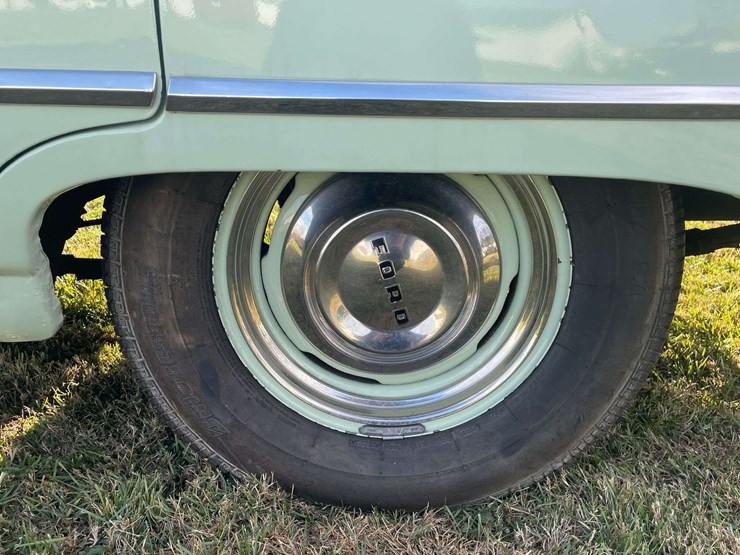 1953-ford-customline-sedan-image-33