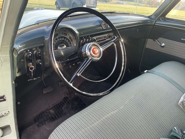 1953-ford-customline-sedan-image-46