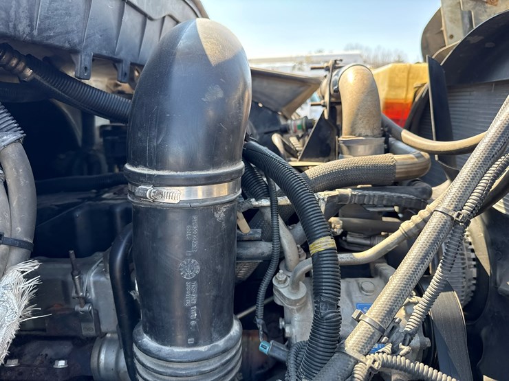 2010-international-7400-image-21