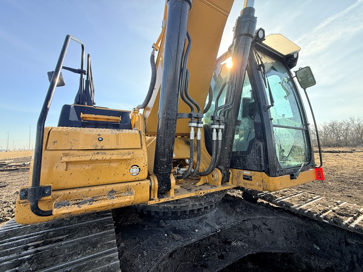 caterpillar-340-image-30