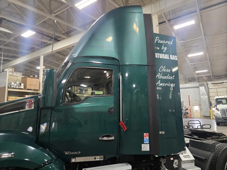 2017-kenworth-t680-image-19