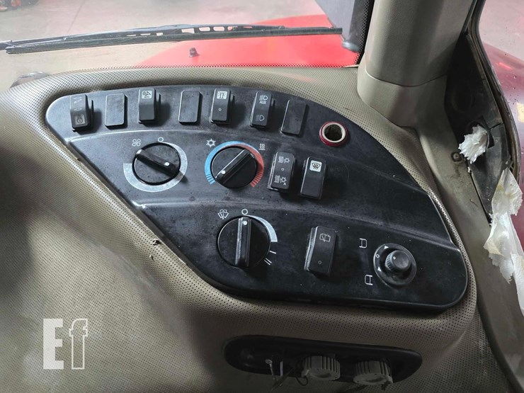 2017-case-ih-magnum-340-image-21