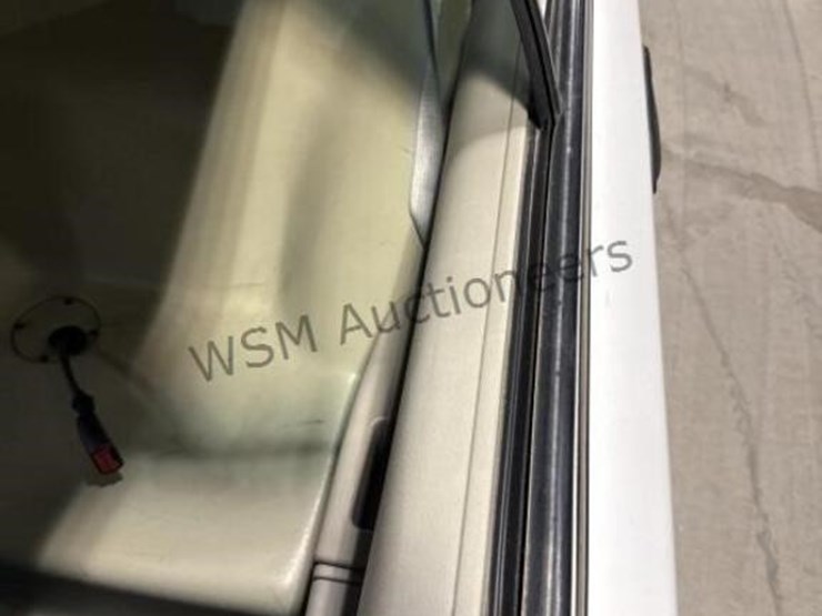 2011-ford-crown-victoria-sdn-image-26