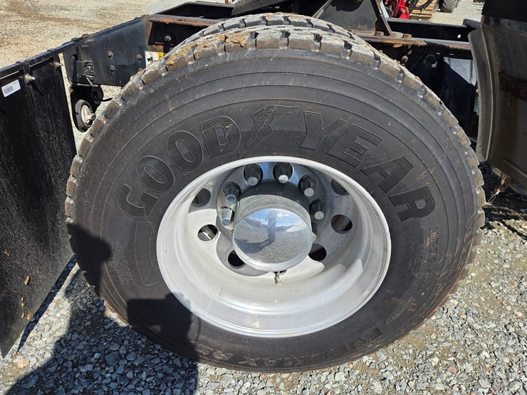 2013-peterbilt-337-image-61