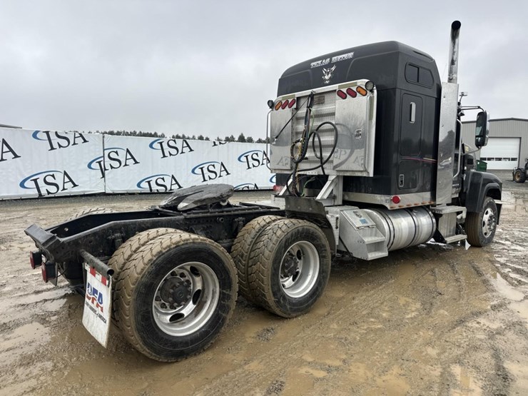 2009-massey-ferguson-8-image-5