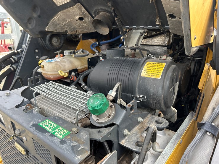 2020-deere-332g-image-32