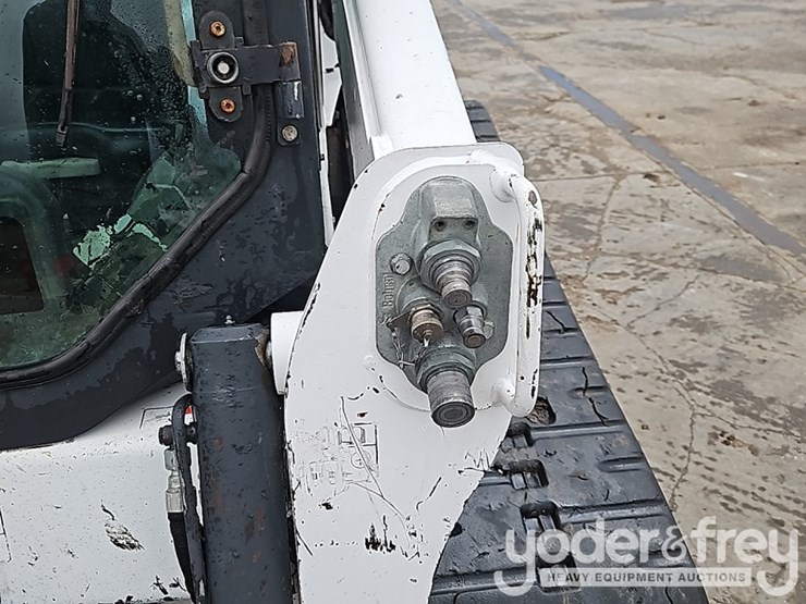 2019-bobcat-t740-image-15