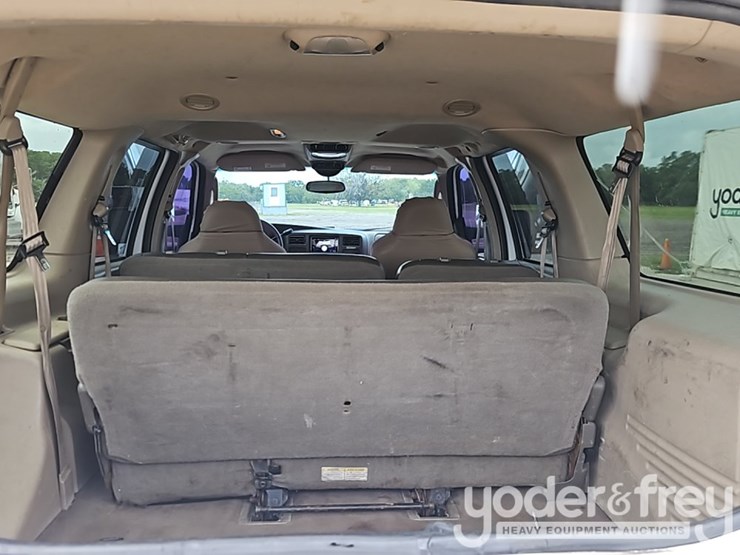 2004-ford-excursion-image-15