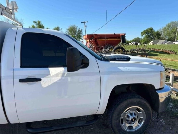 2011-chevrolet-2500-image-12