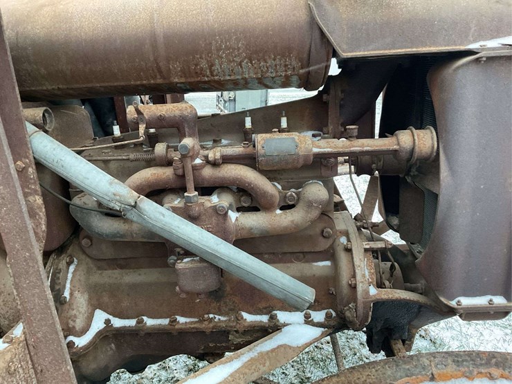 fordson-with-mounted-gleaner-combine-image-22