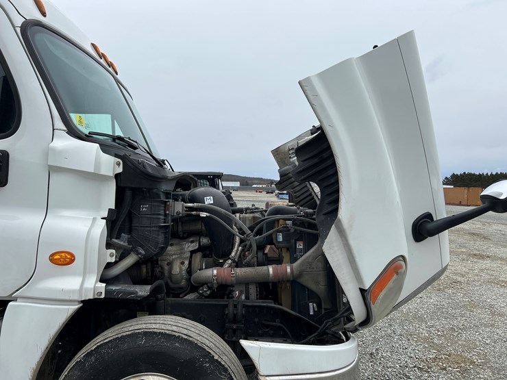2017-massey-ferguson-8-image-40