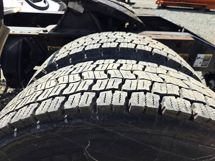 2013-peterbilt-337-image-64