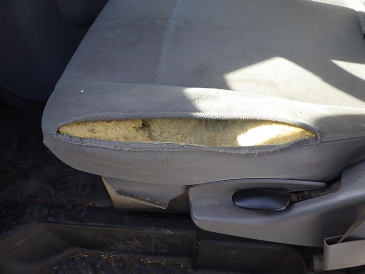 2013-ford-cargo-image-24