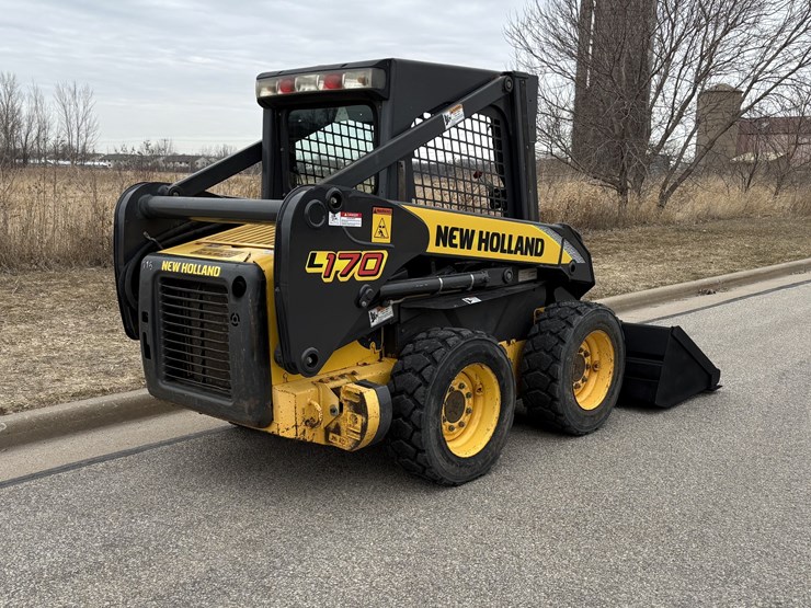 new-holland-l170-image-3