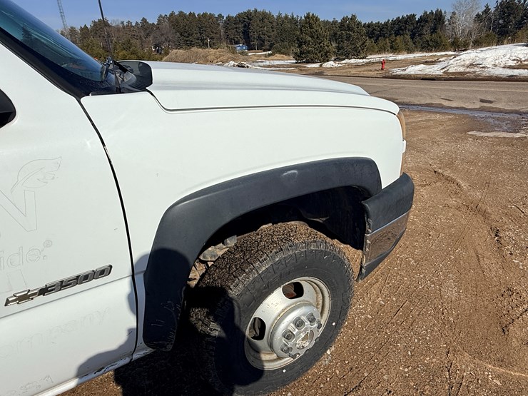 2006-chevrolet-3500hd-image-33