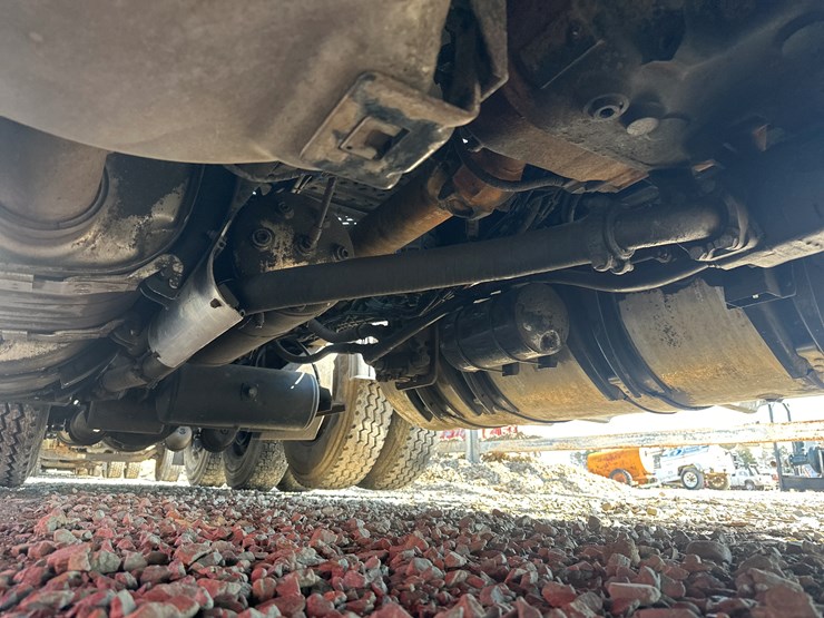 2014-massey-ferguson-8-image-55