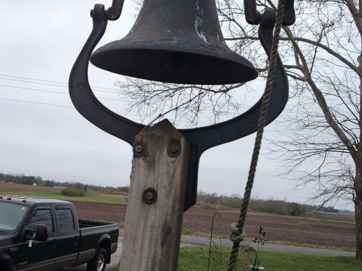 independence-1776-cast-iron-farm-bell-image-3
