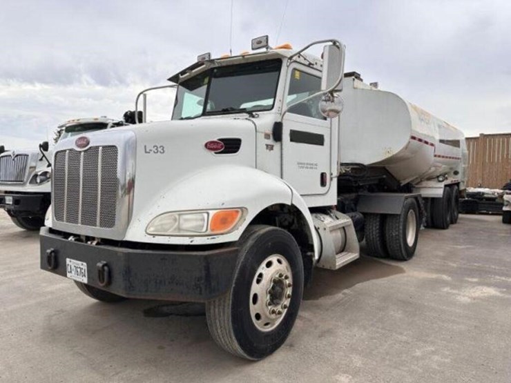 2008-peterbilt-335-image-2