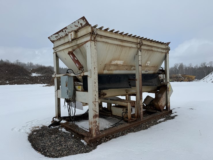 #2210-•-fabtek-14'x96"x128"-feeder-bin-image-14