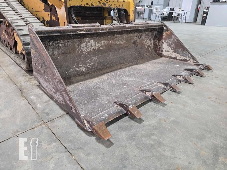 2015-caterpillar-259d-image-10