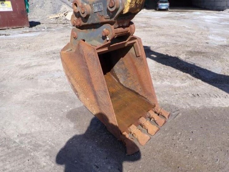 2012-new-holland-b95b-image-48