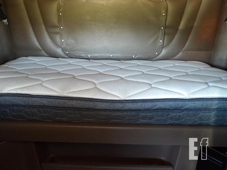 2008-peterbilt-389-image-44