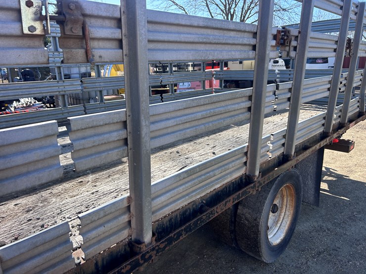 2012-isuzu-npr-image-15