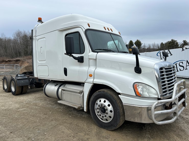 2017-massey-ferguson-8-image-7