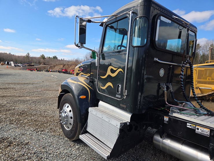 2013-peterbilt-337-image-18