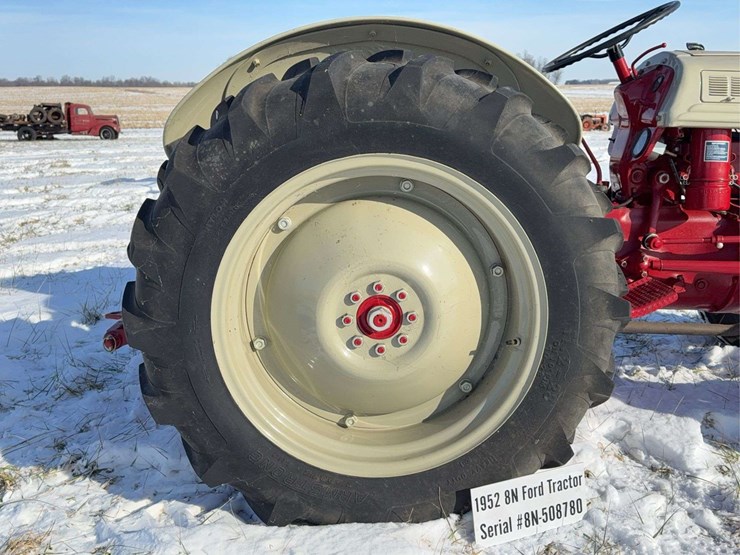 1952-ford-8n-image-13