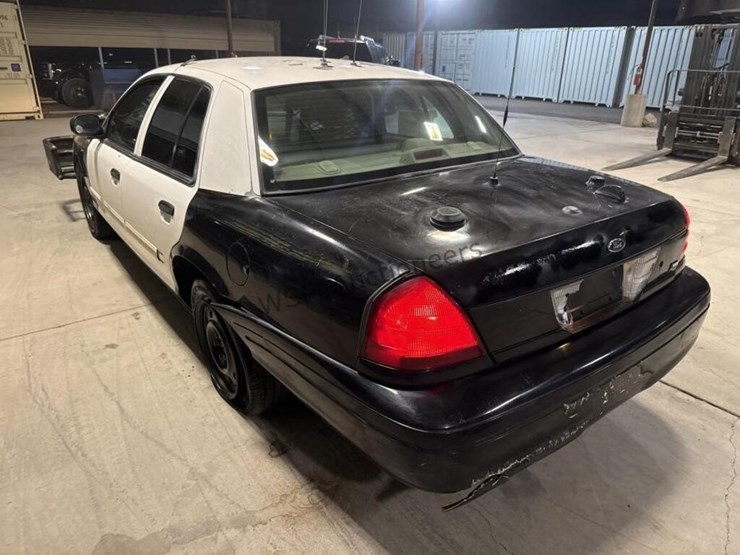 2009-ford-crown-victoria-sdn-image-8