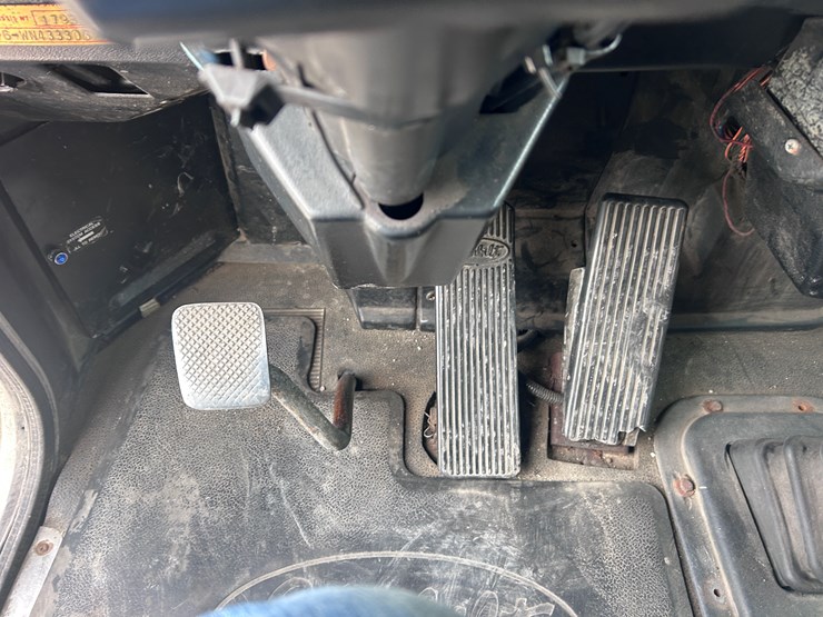 1998-peterbilt-379-image-56