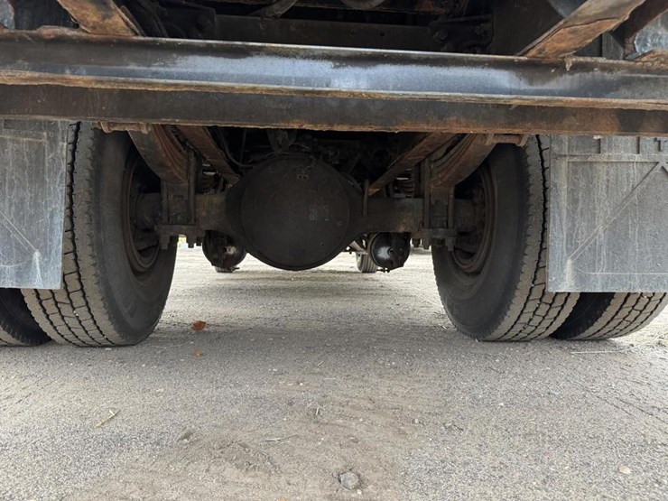 2003-peterbilt-330-image-44