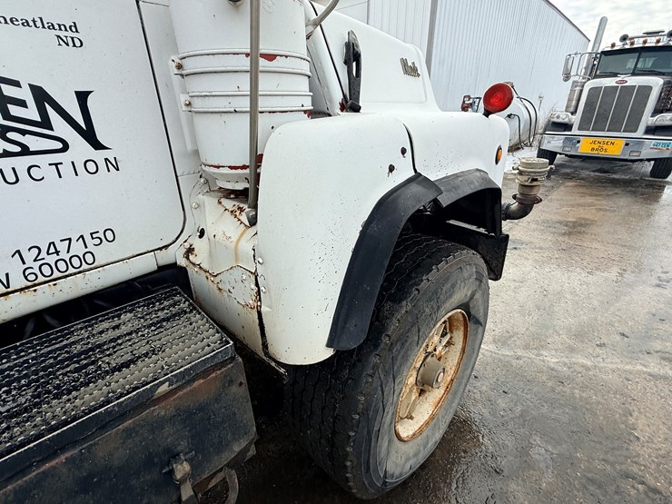 1988-mack-dm690s-image-37