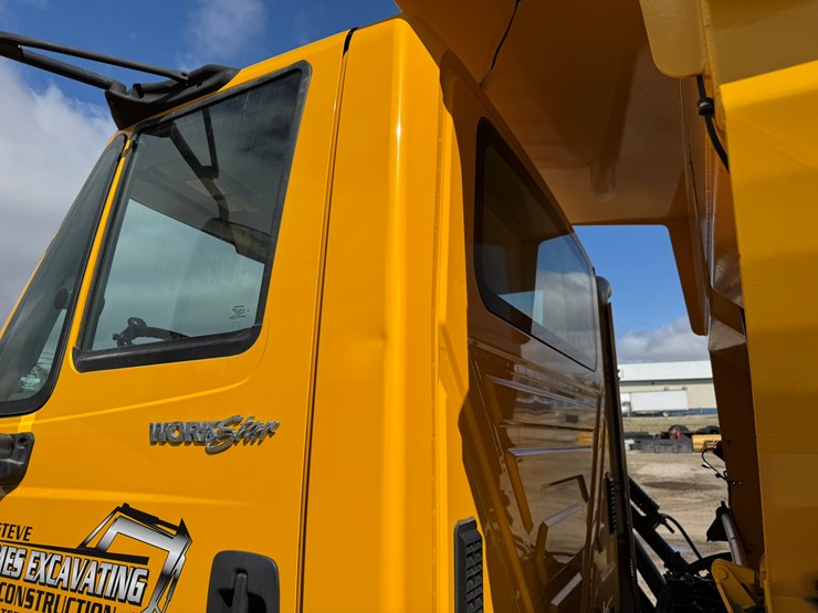 2009-international-workstar-7500-image-11