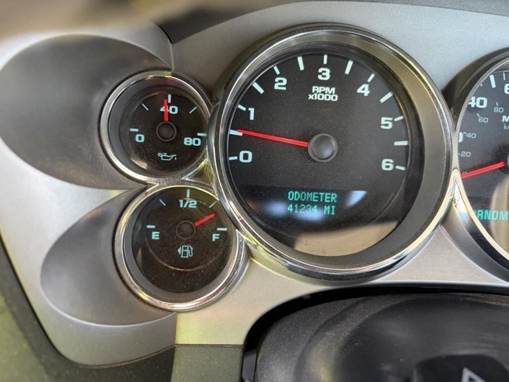 2011-chevrolet-3500-image-14