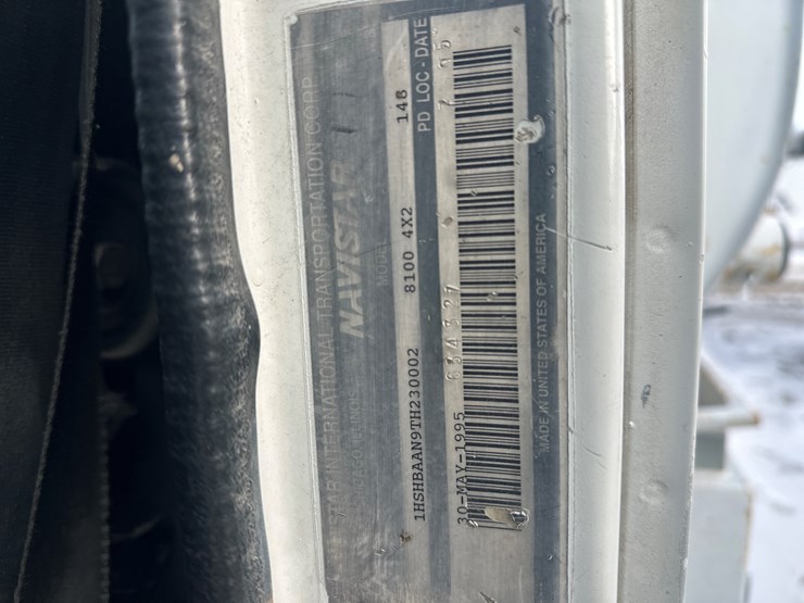 1995-international-8100-image-87