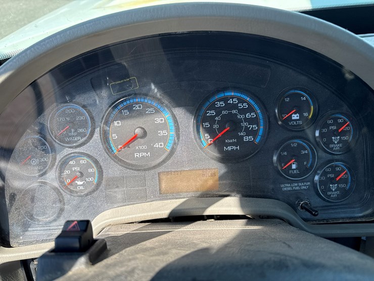 2010-international-7400-image-54