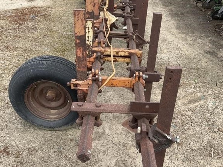 custom-3-pt-8-row-30"-cultivator-image-4